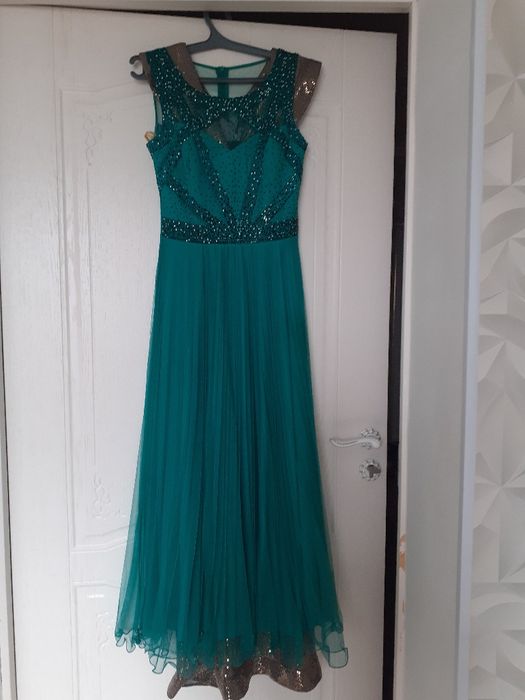 Вечерние платье почти новые