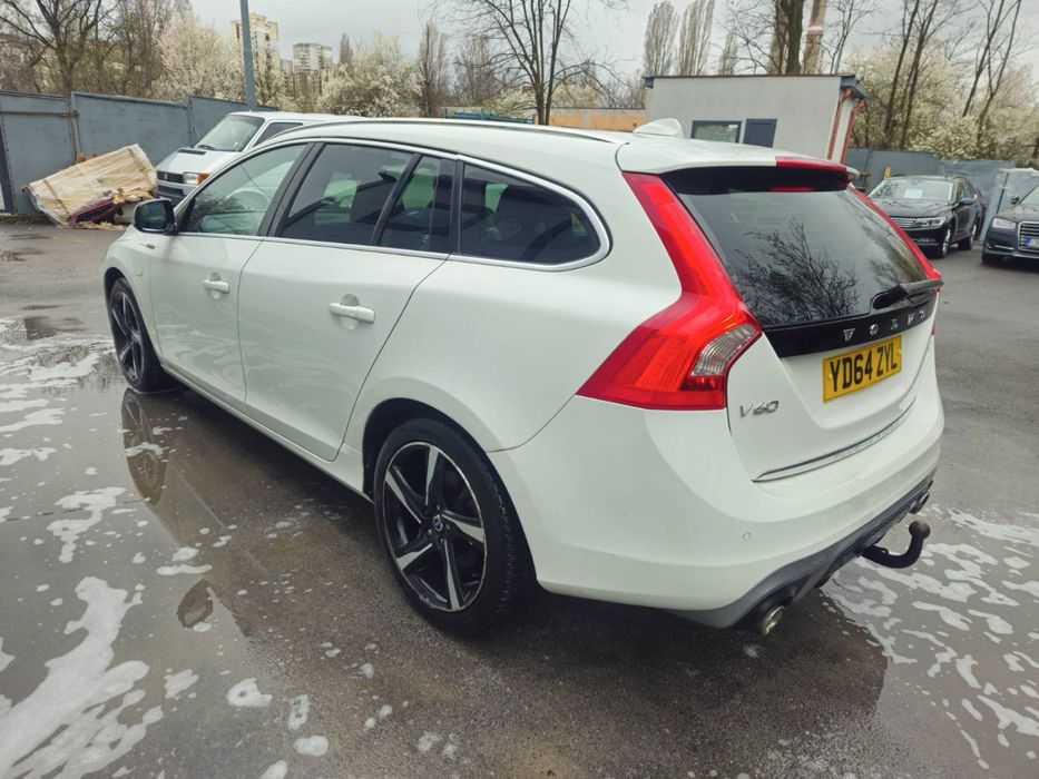 Volvo V60 R-Design D6  215 PHEV AWD на части