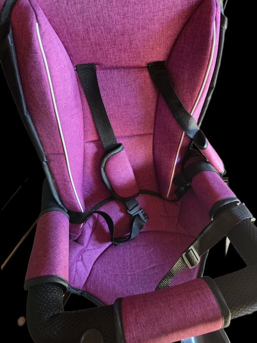 Cărucior copii cu pedale Nefolosit