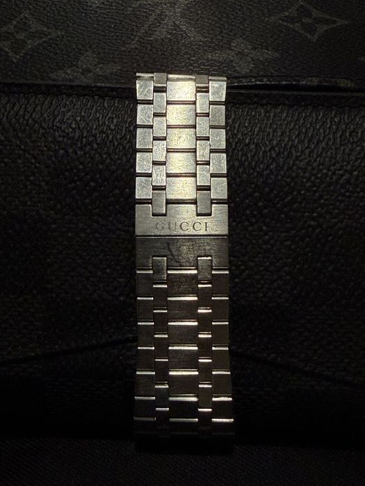 Vând ceas Gucci 25H