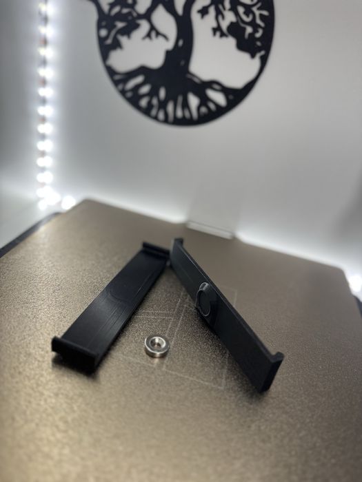 Suporti numar de inmatriculare magnetici sau cu surub