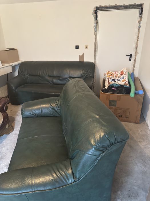 Зелен диван от естествена кожа