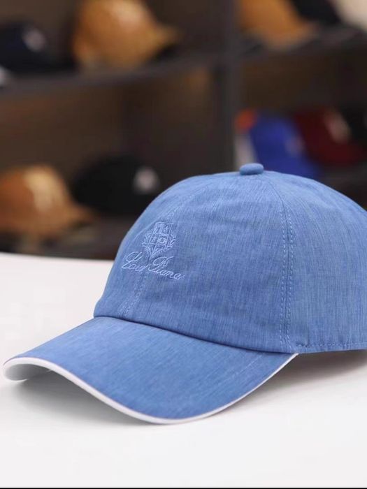 Sapca Loro Piana  material raiat sau  in  sau poliester sau blugi