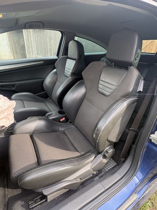Dezmembrez Opel Astra H GTC
