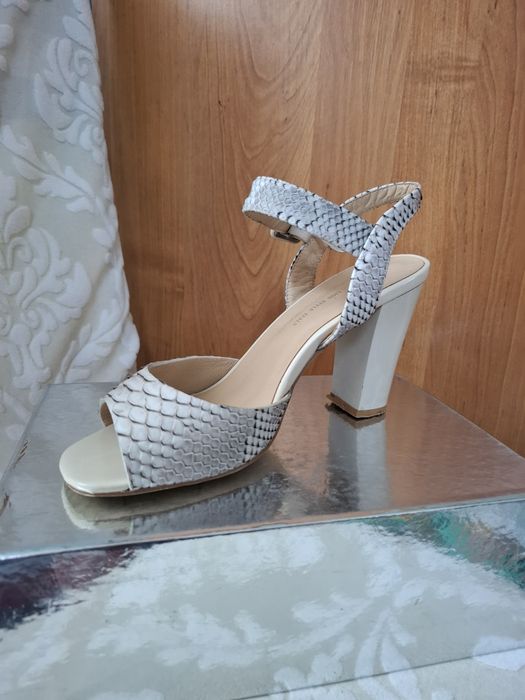 Продам  женские туфли