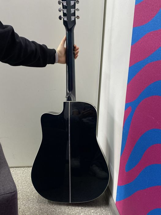 Акустическая гитара