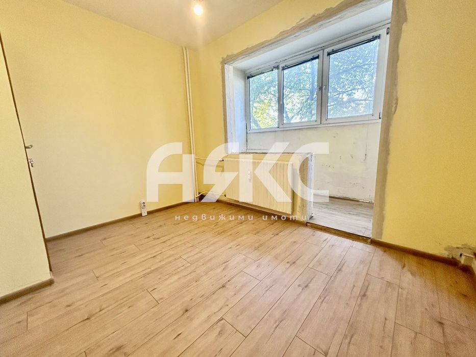 Тристаен апартамент в кв. Дружба 2