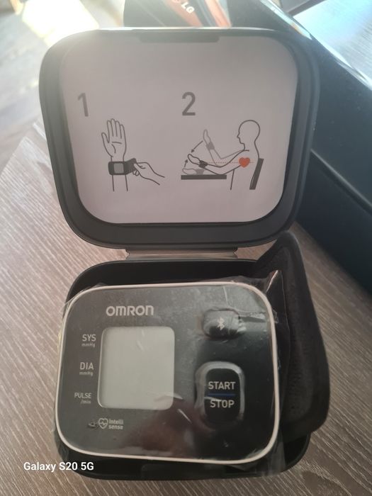 Апарат  кръвно налягане Omron