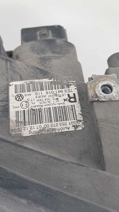 Vand far dreapta cu mic defect Vw T5 2.0TDI  motor CAAC an 2013 cod 7E5941016