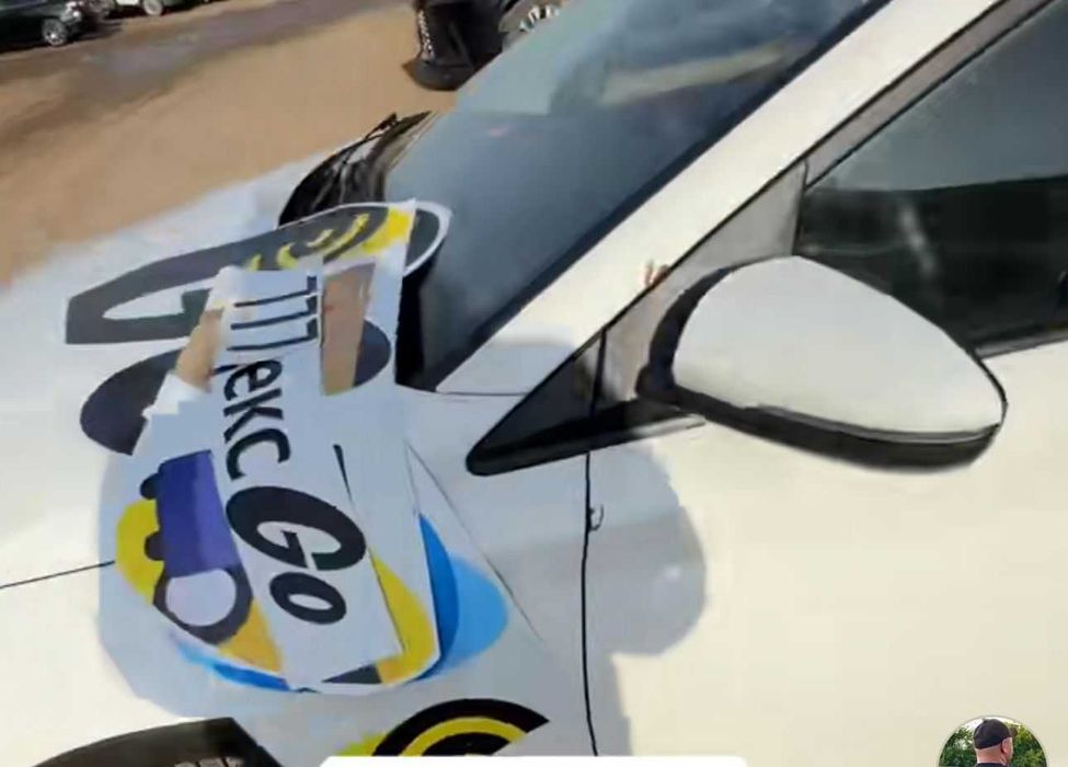 Брендирование Яндекс индрайвер с трафаретом