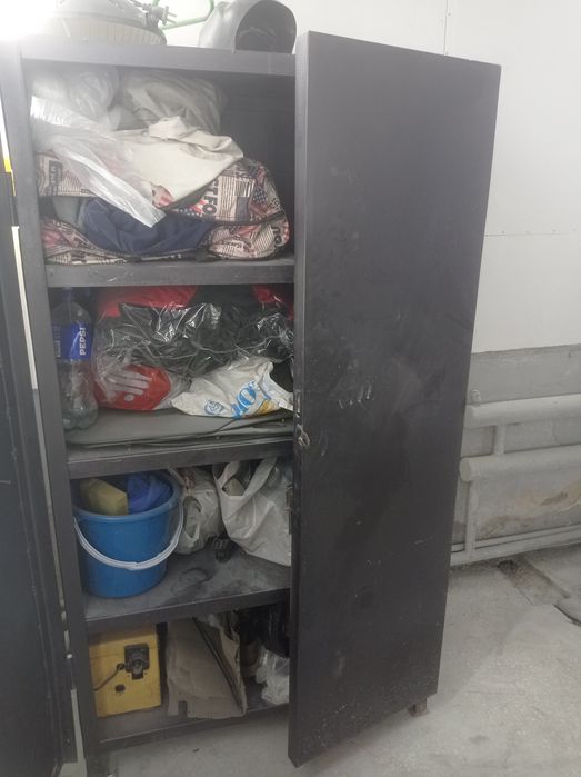 Продаю большой железный шкаф
