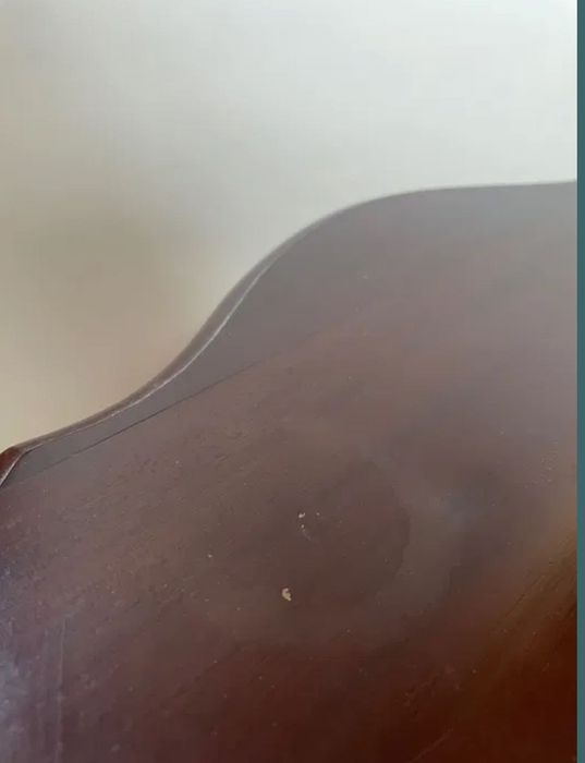 Старинна маса от дърво