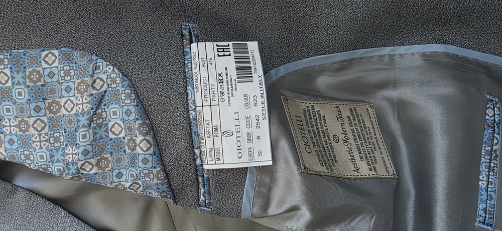 срочно продается новый костюм