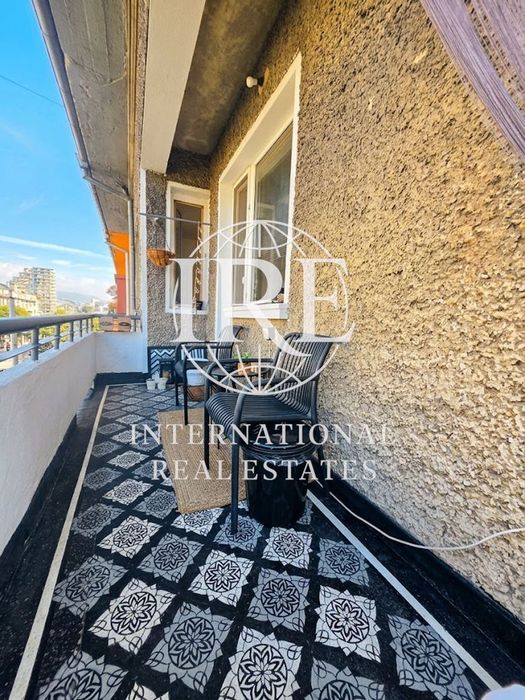 Продава се Тристаен апартамент в Варна, Център - 80 кв.м за 2500 €/кв.м - Снимка #2
