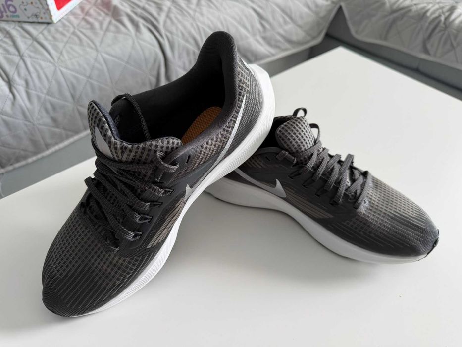 Vand sneakers Nike Air Zoom Pegasus 39 - marimea 42 - stare exceptionala