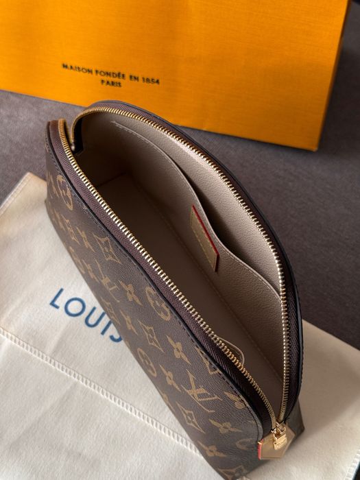 Нова козметична чанта Louis Vuitton