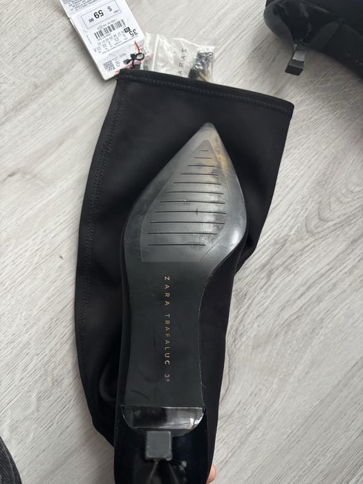 Нови ботуши тип чорап Zara