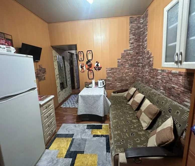 Продаю 1 комнатную 2 эт 9 эт ор-р Рисовый базар