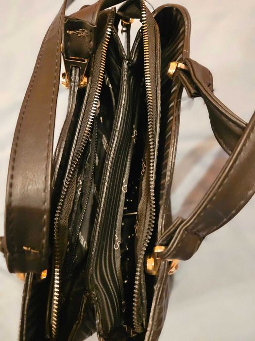 Намалена нова оригинална чанта Guess