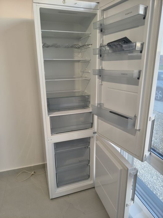 Vând combina frigorifica Gorenje
