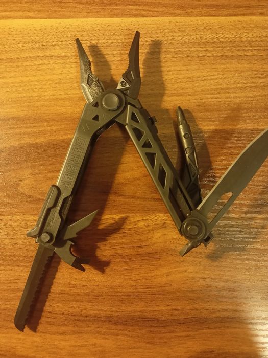 Мультитул Gerber Center Drive, чехол, биты.