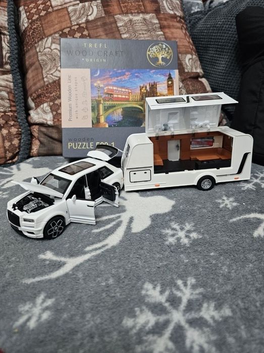 Macheta metalica rolls royce culinnan cu rulota scara 1:32 noua