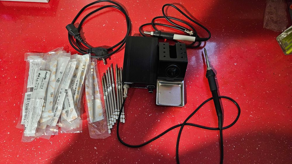 Stație de lipit KSGER T12 + 21 vârfuri + pachet complet