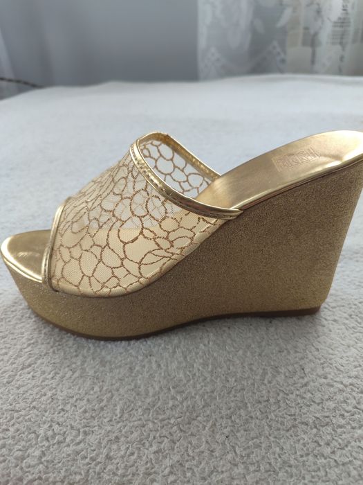 Продам дамские сабо