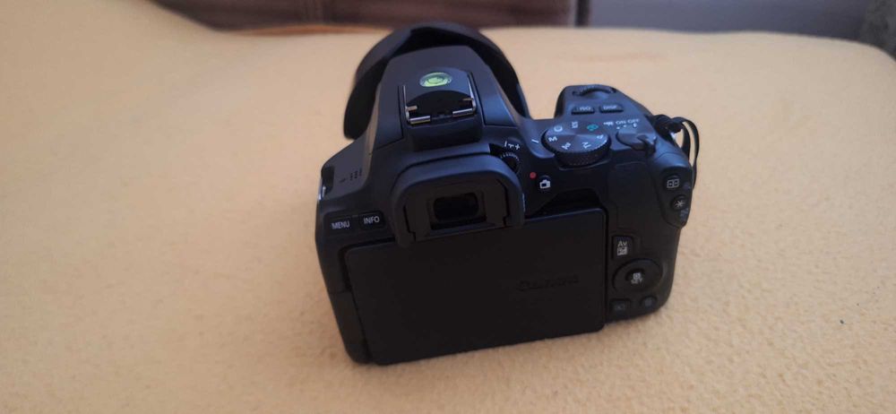 Фотоапарат Canon EOS 250D