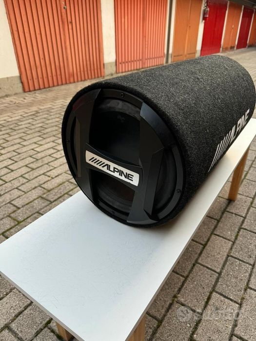 Комплект бас каса и усилвател. Чисто нови.