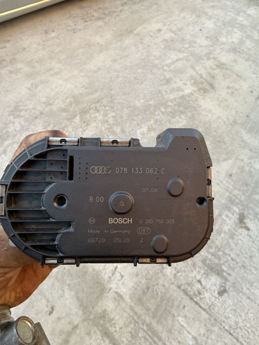 Дросел за S8 5.2 V10 оригинални на ауди
