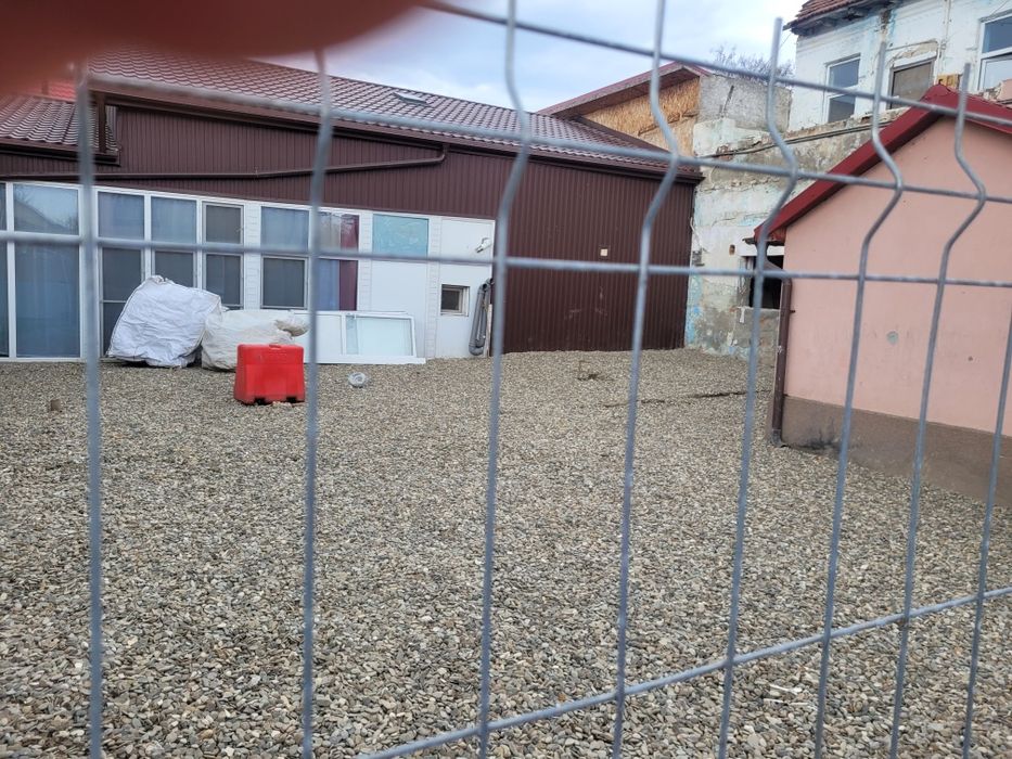 Vând casa zona centrala