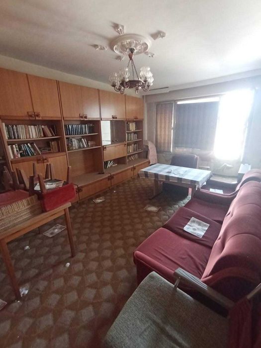 Продава 2-ен апартамент кв.Боряна