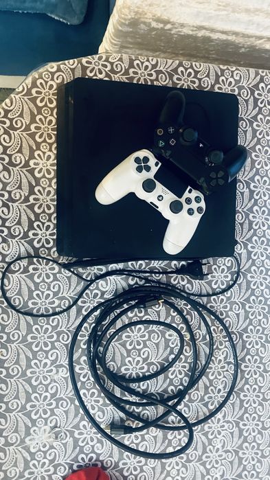 Плейстейшен 4 slim