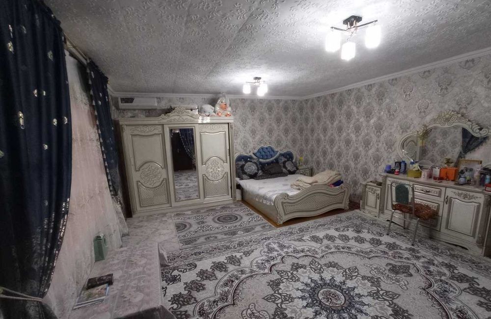 Srochna hovli sotiladi 8 xona