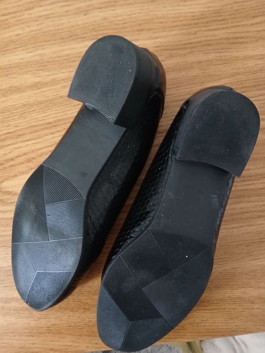 Oferta!! Pantofi din piele  impecabili cumparati de la magazinul  J'acobs