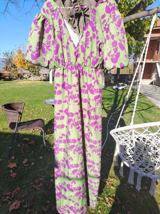 Рокля xs чисто нова