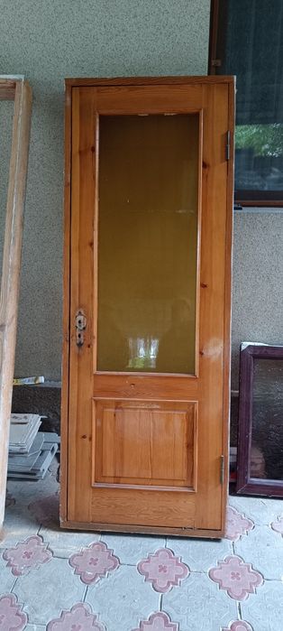 Продам дверь деревянный