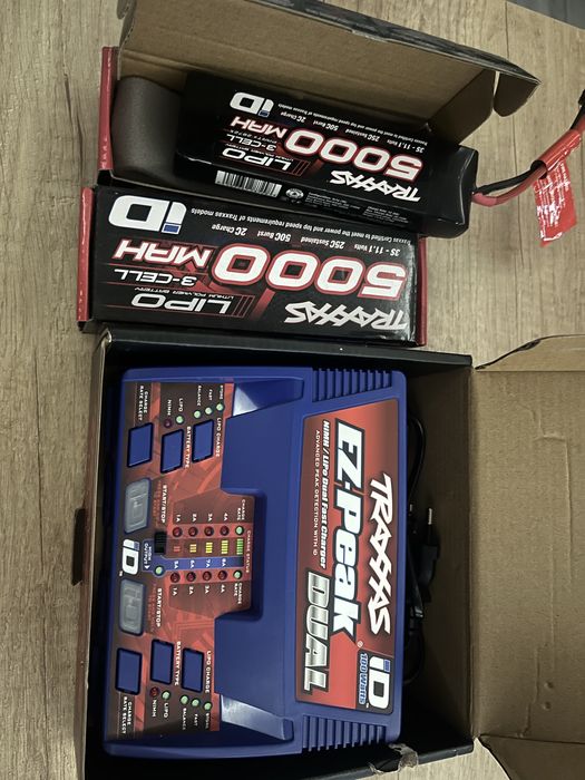 Combo  incarcator+ acumulatori traxxas 3s