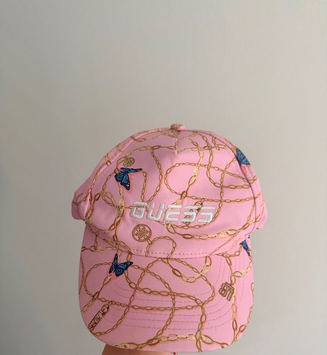 Шапка с козирка Guess