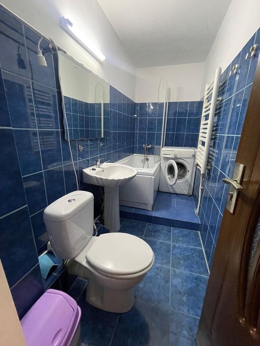 Inchiriez apartament 2 camere
Apartamentul este complet mobilat si utilat. 
Detine