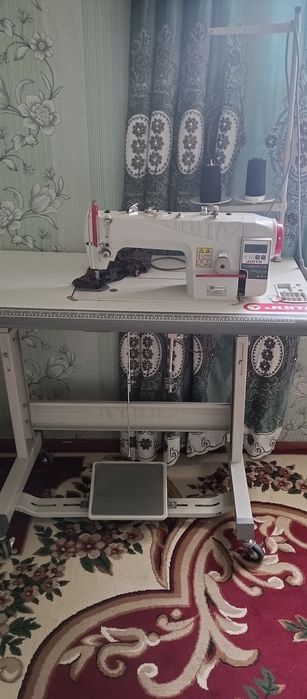 Tikuvchilik mashinasi sotiladi