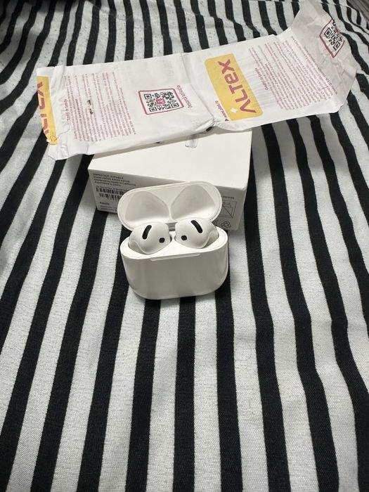 Vand AirPods 4 cu garantie