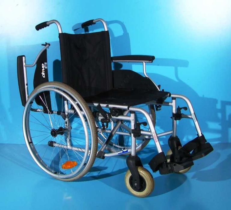 Scaun cu rotile Drive - latime sezut 45 cm