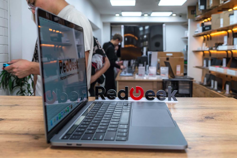 MacBook Pro 13 M2  8/256 GB  Магазин Red Geek