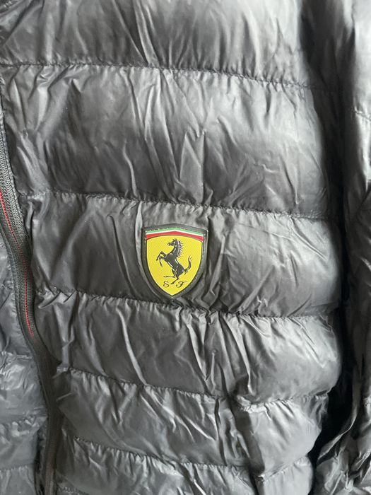 Puma Ferrari geaca in stare buna
