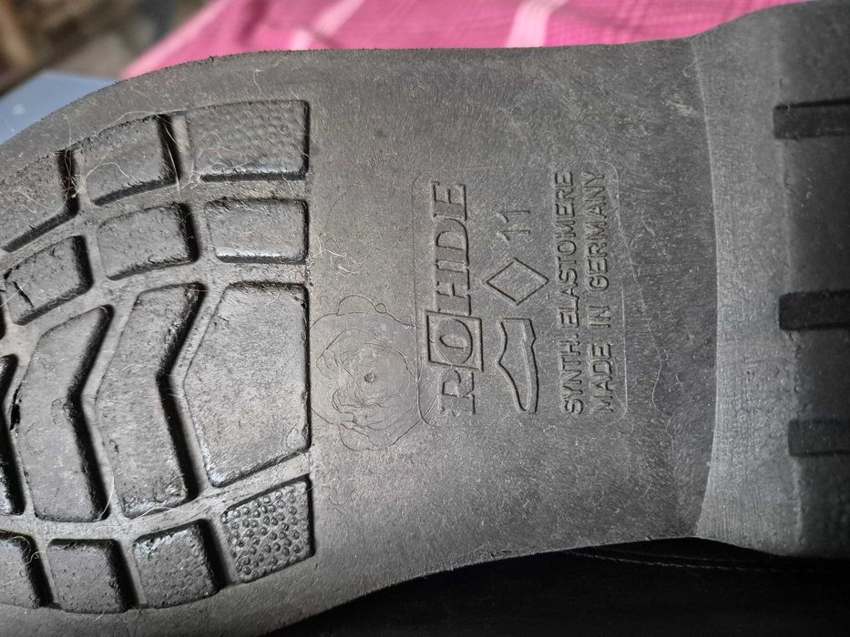 Pantofii barbatesti de tip Derby, din piele naturală neagră, marime 46, marca Rohde Germania. Impecabili.