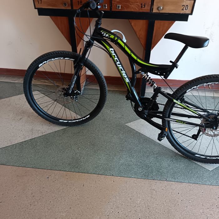 Vând bicicleta 26
