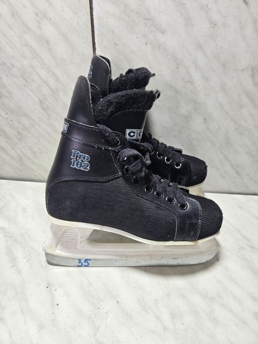Patine 35 hochei hockey CCM  marime  37-38 ( 24,5  cm)