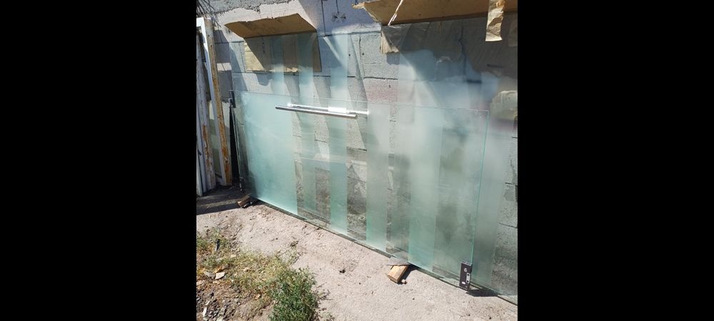 Geam și ușa din sticla securizata de 10mm